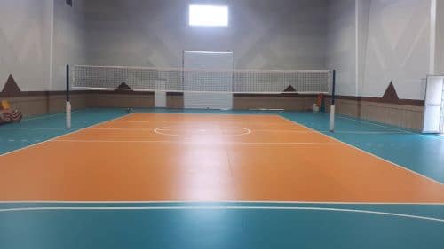اصولا رنگ نارنجی برای بخش والیبال در سالن های چند منظوره مورد استفاده قرار می گیرد
