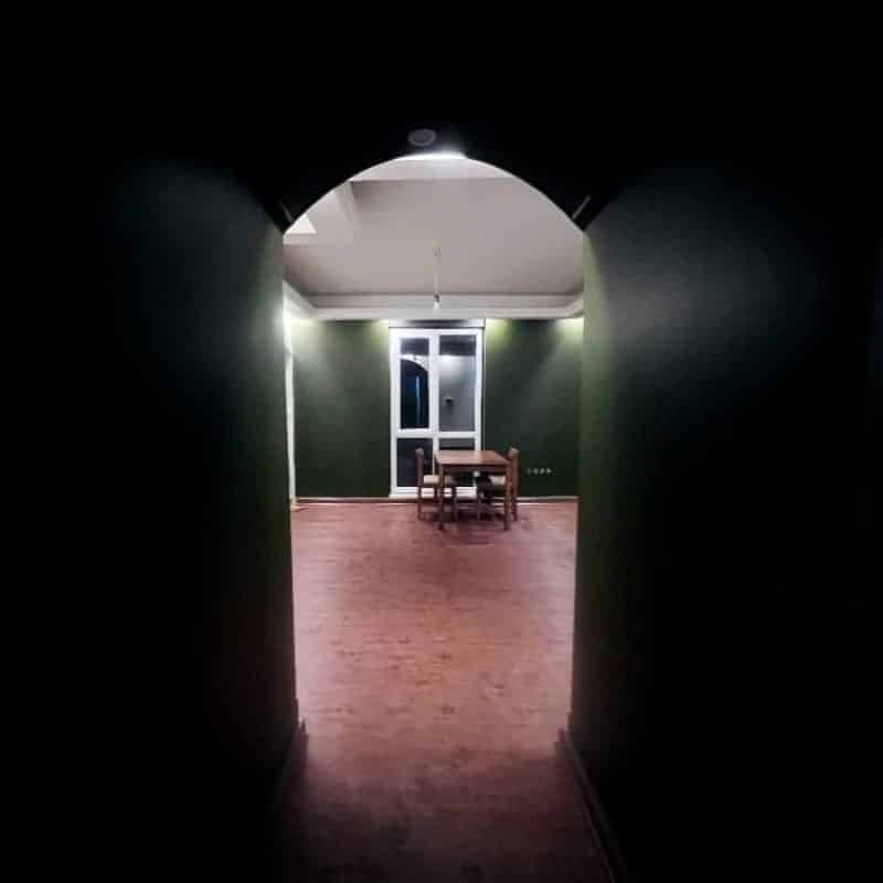 نمونه کار کفپوش تایل کلاسیک در منزل مسکونی