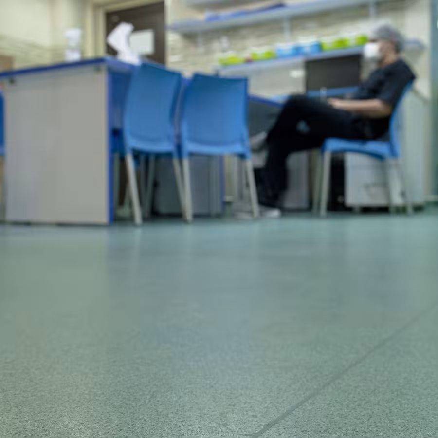 نمونه کار کفپوش فترا در کلینیک جراحی محدود