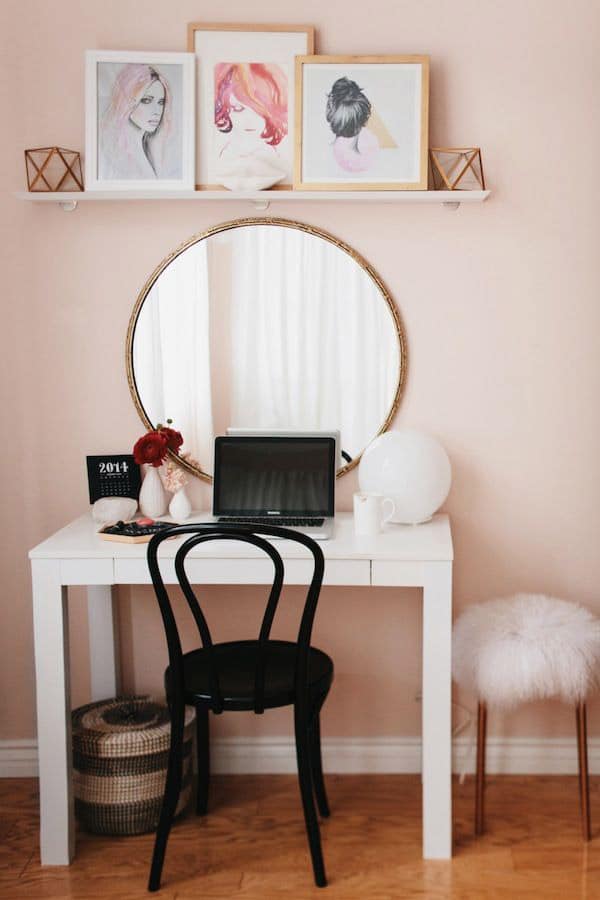 نصب آینه بالای میز کار