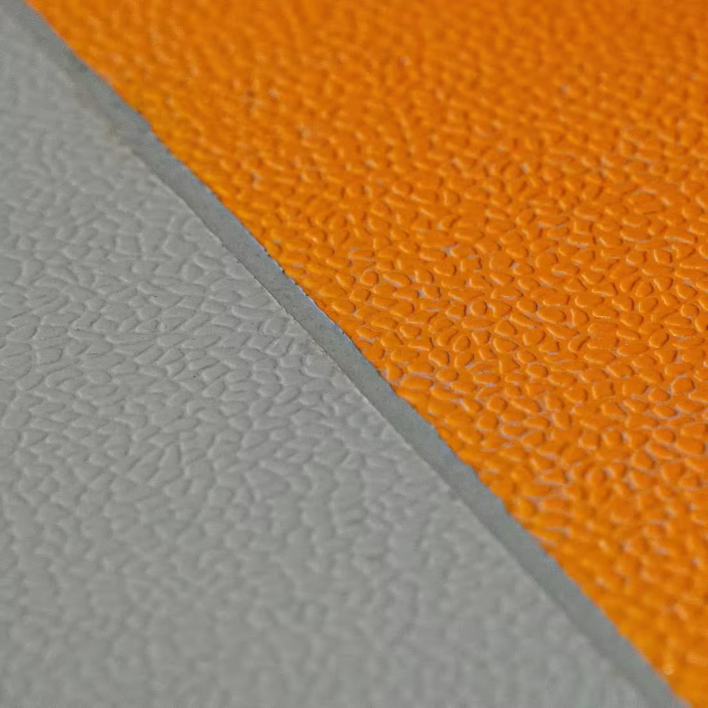 نمونه کار کفپوش پی وی سی ورزشی در باشگاه بدنسازی آنیل